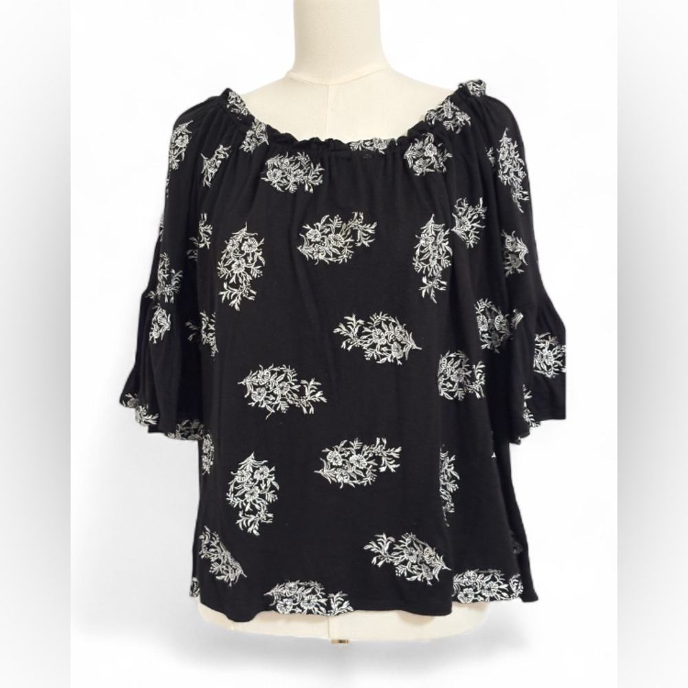 Karen Kane Peasant Top Black with White Floral Embroidery Size XL   SKU 10